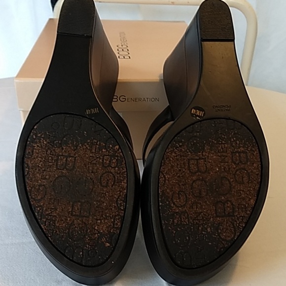 BCBG BG-QUIZ platform sandal - Picture 3 of 7